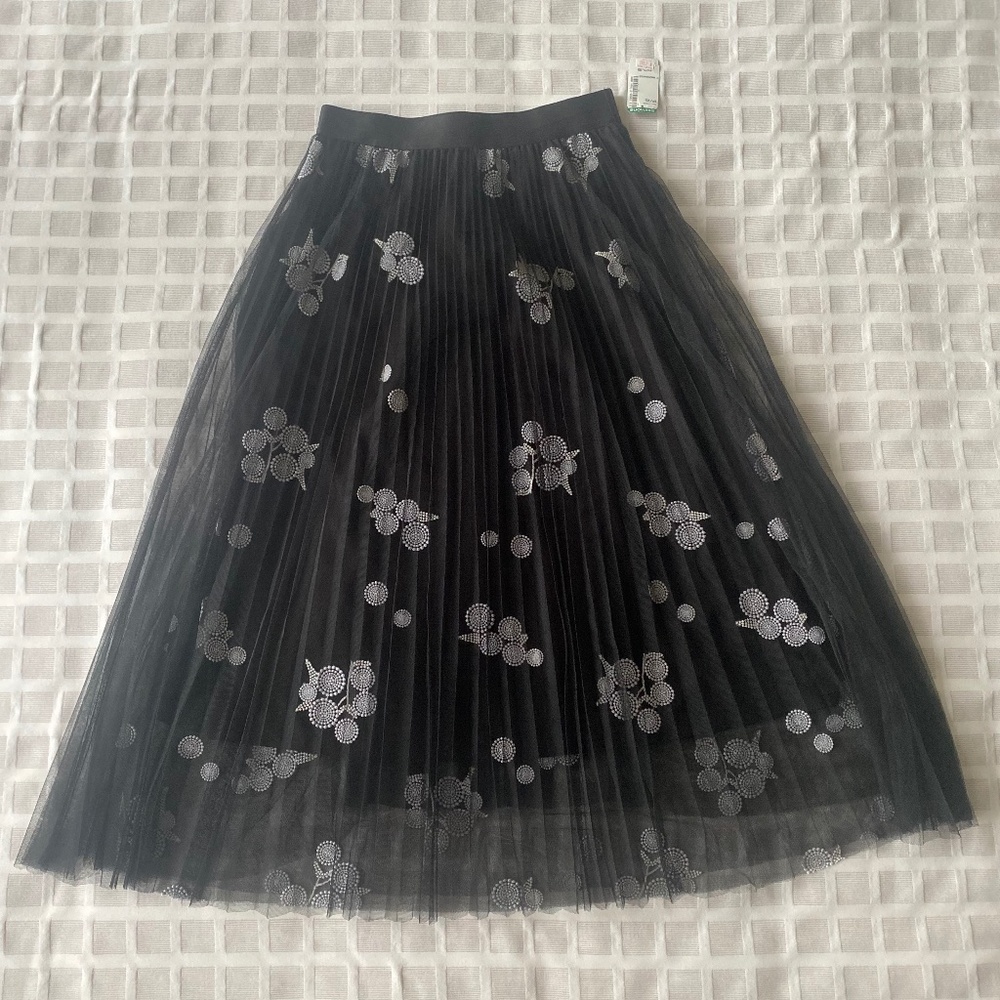Black with white pleated Skirt New with Tags